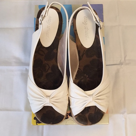 Women’s white wedges - Picture 2 of 8